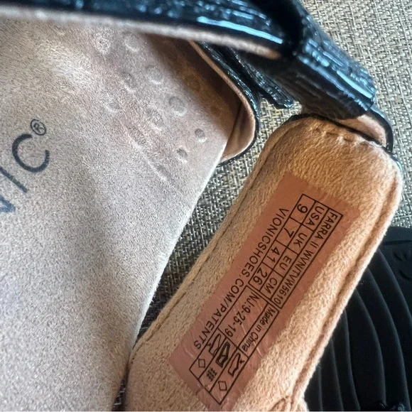 Vionic Sandals.‎ - Picture 3 of 3